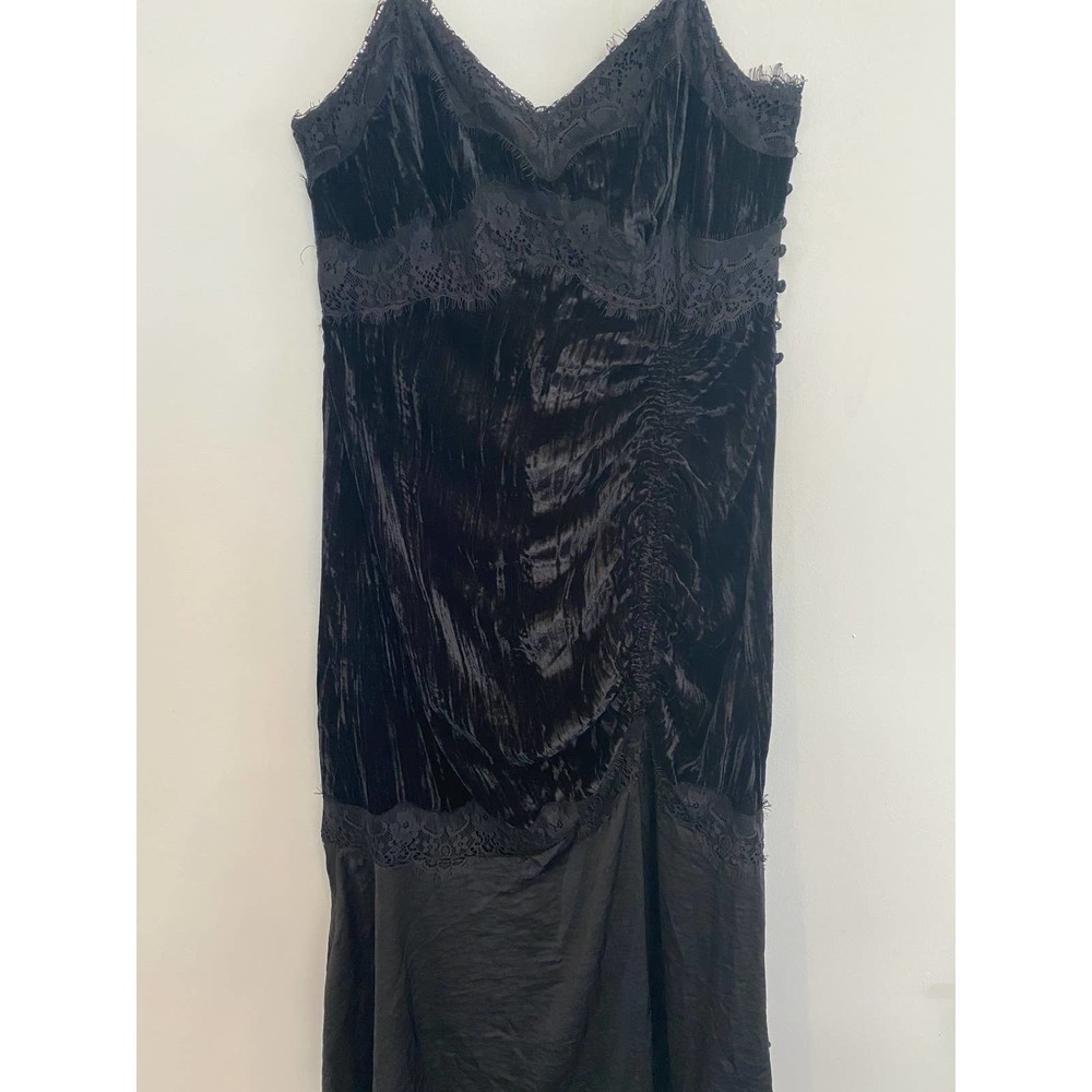 Long Tall Sally velvet and lace dress - Picture 5 of 9